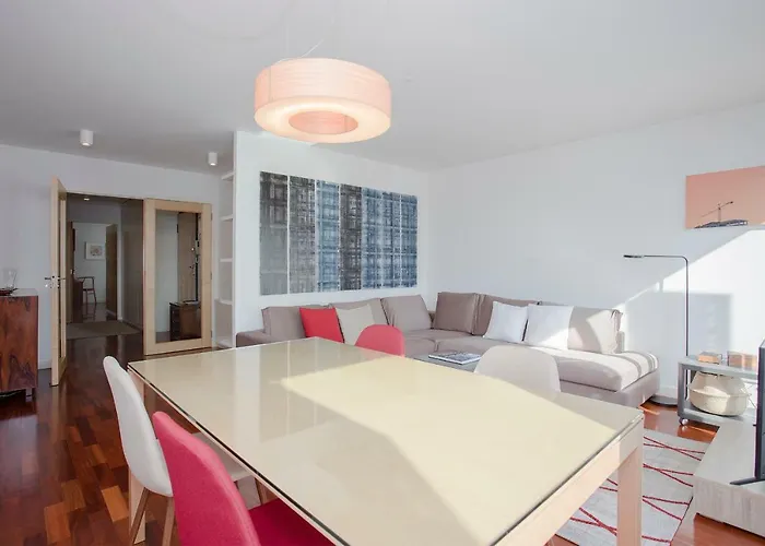 Liiiving In Porto | Bright Light Apartment