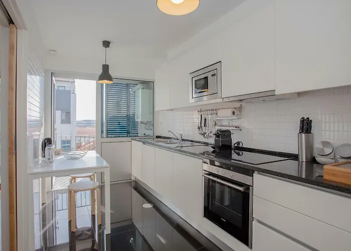 Liiiving In Porto | Bright Light Apartment