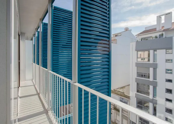 Liiiving In Porto | Bright Light Apartment